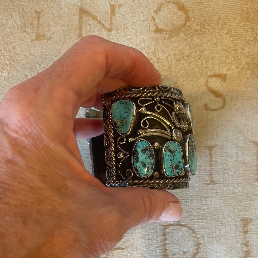 Turquoise and Sterling Silver Native American cuff bracelet. Unisex - Picture 4 of 7